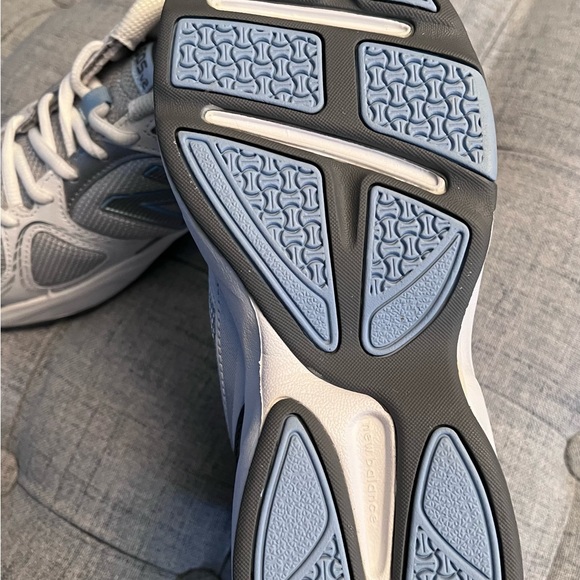 New. Balance - Picture 4 of 5